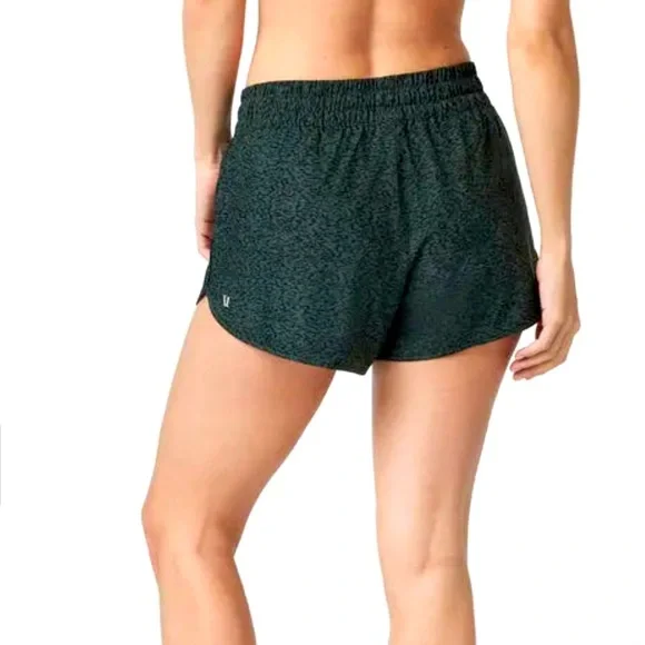 Vuori Clementine Short 2.0 4" Inseam Like New Condition - Picture 7 of 7